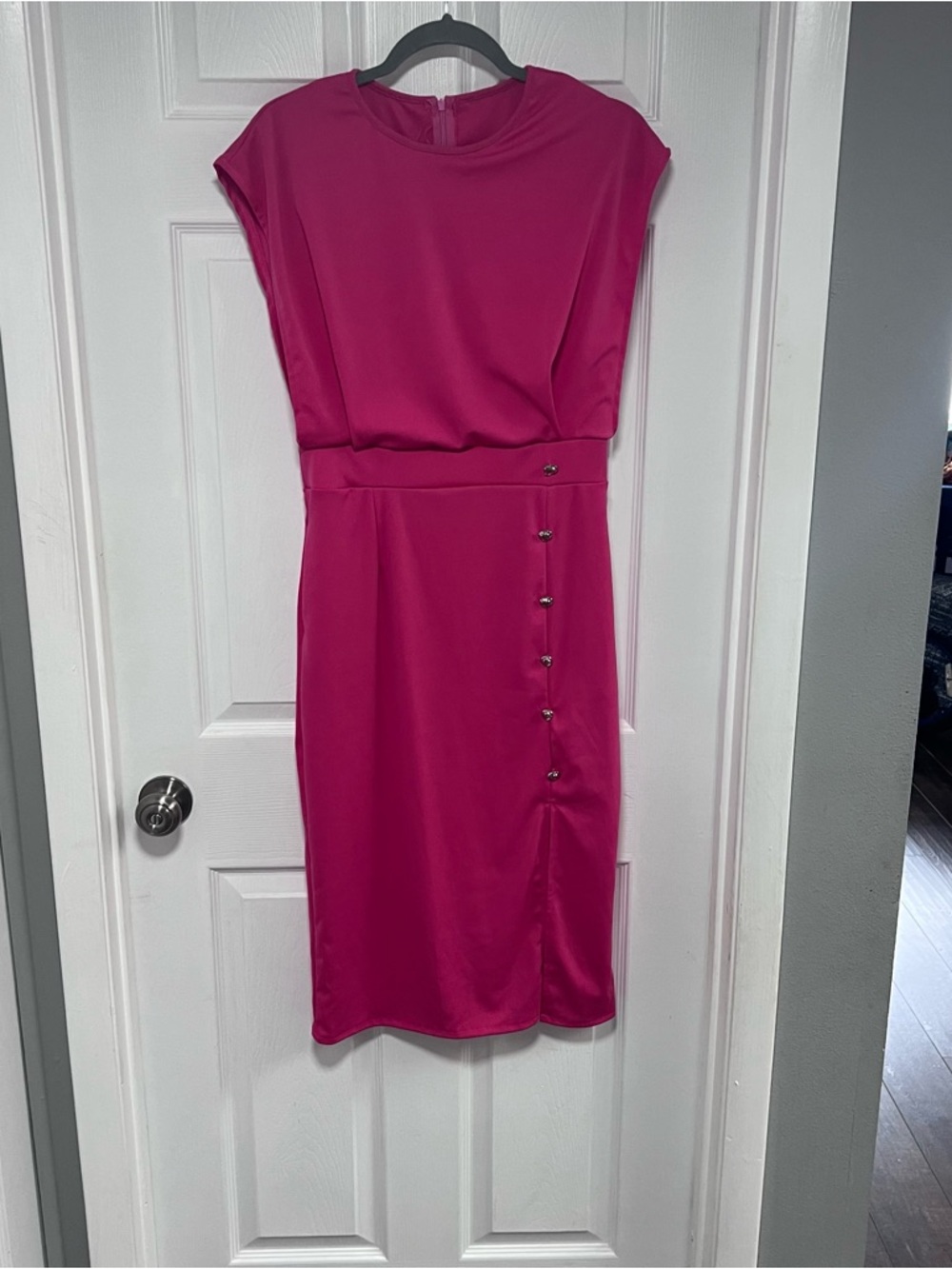 Classic Fuchsia Sheath Dress - Elegant Day to Night Style Size M
